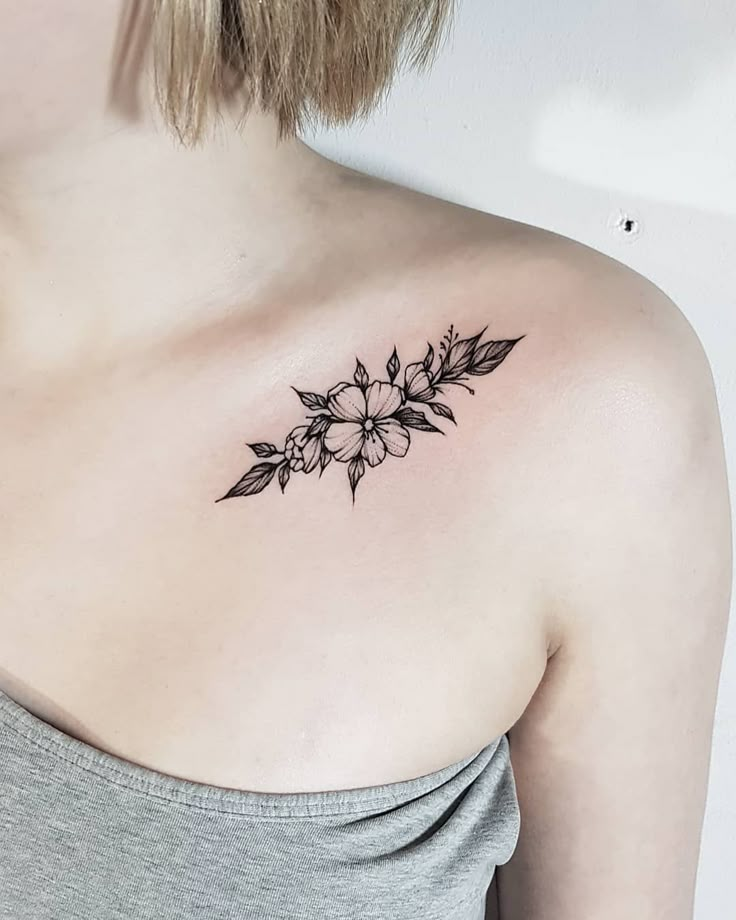 Leaf cluster on the collarbone